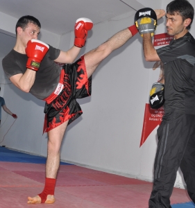 Lovitură laterală, viață cu kickboxing