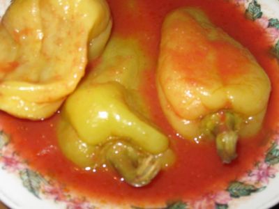 Цілий перець з хвостиками в томаті світової закусон