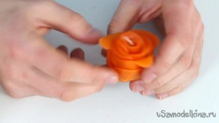 Робимо воскову розу-свічку своїми руками