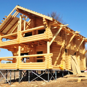Case din lemn din busteni rotunzi sunt erori la alegerea lemnului si la construirea unei case