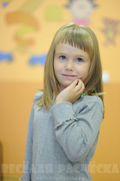 Frăție pentru copii în Moscova, pregătindu-se pentru școală alegeți coafura
