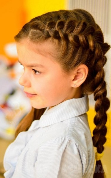 Frăție pentru copii în Moscova, pregătindu-te pentru școală alegi coafura