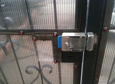 Blocare electromagnetică pe ușa din plastic, centrul de blocare al Moscovei