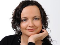 Elena arhipova este scriitoare, profesoară, psiholog, doctor de teologie sau o femeie care a rupt o familie de alții,