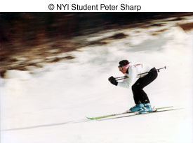 Fotografie de oameni pe schiuri și snowboarding
