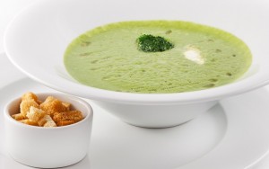 Pregătiți supa de cremă și supă de spanac cu rețete simple