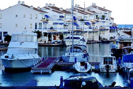 Hogyan juthat a Valencia repülőtér és a városközpont és a tengerparti üdülőhelyek Gandia, alkosserbe,