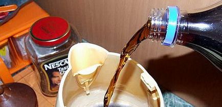 Cum să curățați ceainicul obișnuit și electric de pe scară și rugina cu acid citric