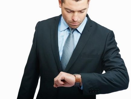Hogyan kell viselni egy karóra (jobbra) Hogyan kell viselni egy karóra