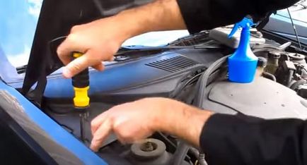 Cum să curățați în mod corespunzător aparatul de aer condiționat din mașină