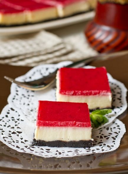 Cum să gătești un cheesecake cu ciocolată albă și căpșuni - o rețetă pas cu pas cu o fotografie