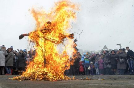 Cum să faci un carnaval umplute cu mâinile tale de la fân sau mături