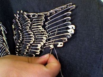 Як зробити крила з шпильок