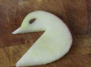 Як зробити лебедя з яблука покроковий опис виготовлення і корисні поради, ls