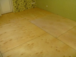 Cum să planuiți podeaua cu placaj
