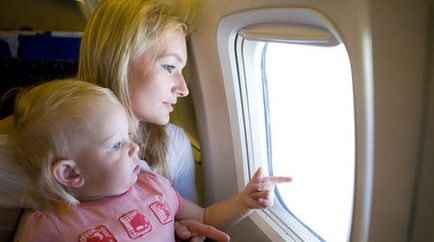 Cum să protejeze urechile unui copil în timp ce zbori pe un avion