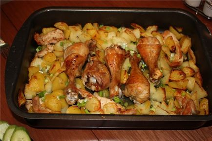 Картопля в духовці часточками рецепт з часником, куркою і сиром