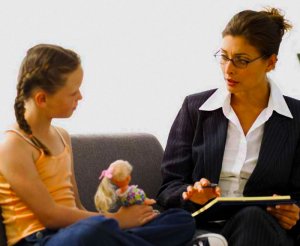 Гарному психолога легше встановити довірчий контакт з дитиною, психологічний центр Анни