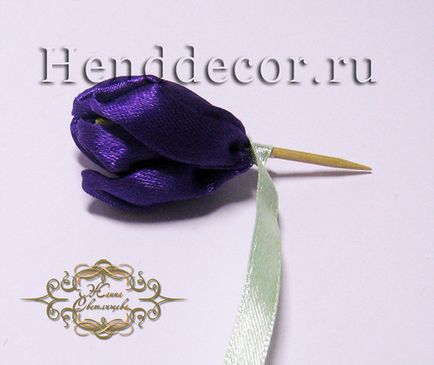 Crocusuri realizate din panglici in tehnica kanzashi - decorativa cu caleidoscop