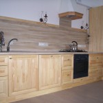 Кухня з сосни - меблі з натурального дерева (50 фото)