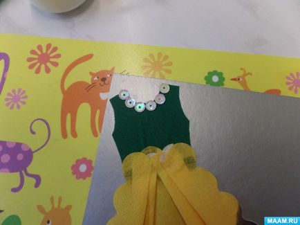 Майстер-клас з виготовлення вироби-листівки «ошатне плаття»