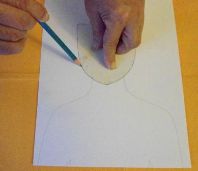 Master-clasa de predare a copiilor pentru a desena un portret folosind șabloane