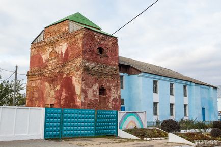 Місцевий - Париж - і монастир з ликом христа, як на плащаниці