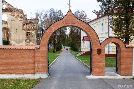 Місцевий - Париж - і монастир з ликом христа, як на плащаниці