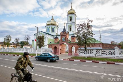 Місцевий - Париж - і монастир з ликом христа, як на плащаниці