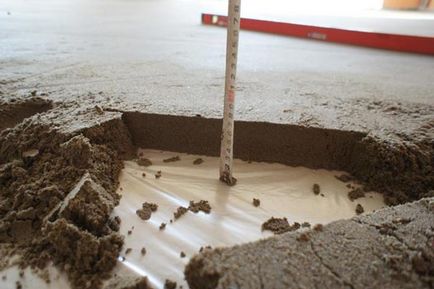 A minimális vastagsága esztrich padló és homok-cement önterülő készítmények
