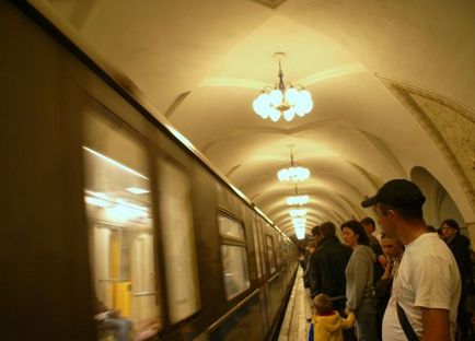 Moscoviți în metrou și metrou
