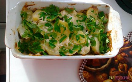 Carne în cuptor cu cartofi și ciuperci - rețetă pas cu pas cu fotografie