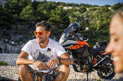 Огляд ktm 1050 adventure і відмінності від старших побратимів