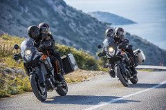 Огляд ktm 1050 adventure і відмінності від старших побратимів