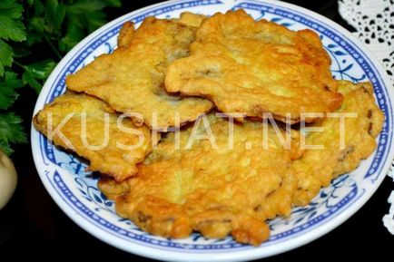Felaprítja osztriga (osztriga) hússzeleteket osztriga