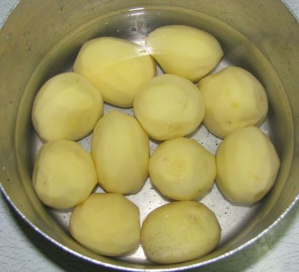 Відварна картопля в сметані