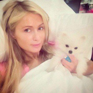 Paris Hilton a publicat o fotografie fără machiaj