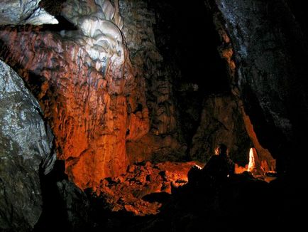 Печера ман на Демерджі, подорожній