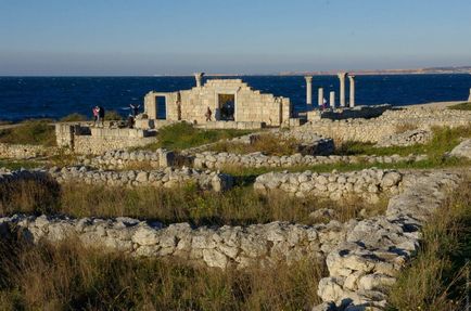 Пішки по річному криму, недалеко від моря