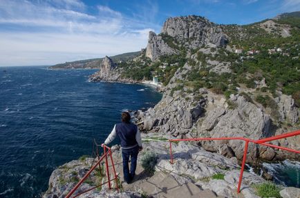 Пішки по річному криму, недалеко від моря