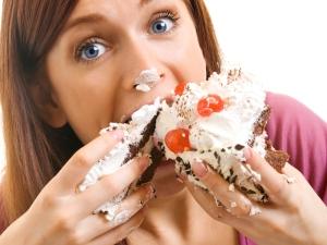 Чому виникає залежність від солодкого, ніж вона небезпечна, і як злізти з цукровою «голки» шкідлива