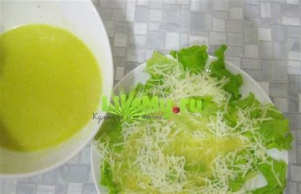 Простий класичний рецепт салату цезар з куркою і сухариками в домашніх умовах