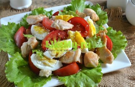 Простий класичний рецепт салату цезар з куркою і сухариками в домашніх умовах