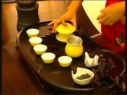 Процес заварювання зеленого чаю амулет ченця на