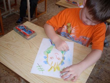 Desenăm un portret de primăvară-roșu cu copii de vârstă preșcolară senior