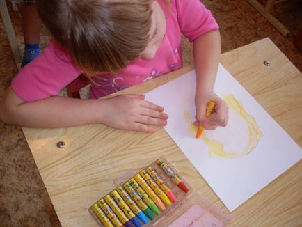 Desenăm un portret de primăvară-roșu cu copii de vârstă preșcolară senior
