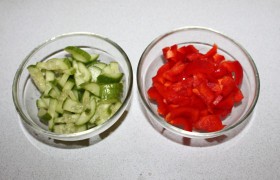 Салат з печериць з огірками і солодким перцем - рецепт з фото