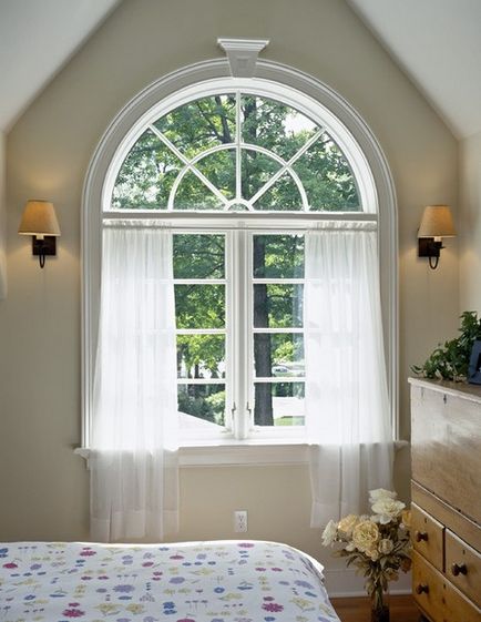 Perdele pe ferestre arcuite, proiectarea și proiectarea unei ferestre semicirculare