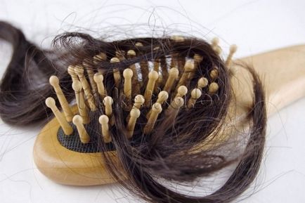 Stingeți cu fermitate părul ce trebuie să faceți cu pierderea părului la domiciliu