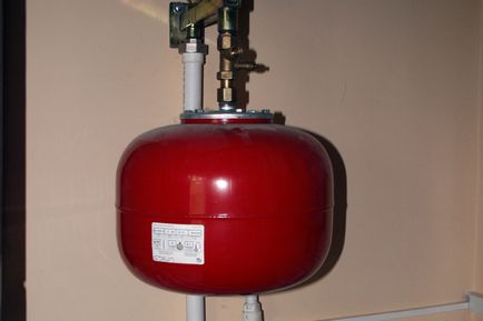 Sistemul de încălzire a apei de la boiler la radiatoare